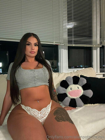 AlienPotPrincess / _alienpotprincess_ Nude Leaks OnlyFans Photo 2