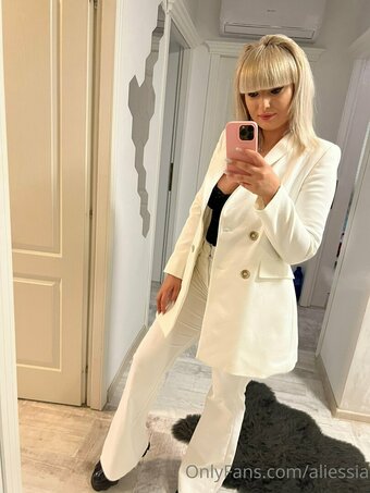 Aliessia Nude Leaks OnlyFans Photo 8