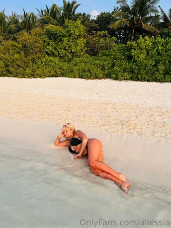 Aliessia Nude Leaks OnlyFans Photo 29