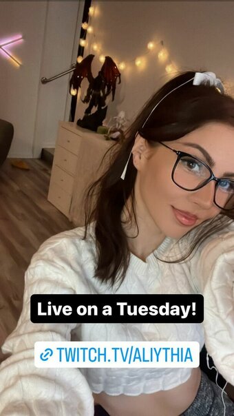 Aliythia / alitaliya__ Nude Leaks OnlyFans Photo 25