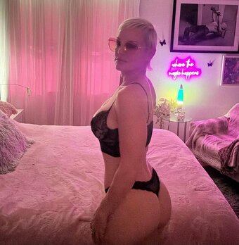 AllThingsHeather / allthings.heather Nude Leaks OnlyFans Photo 9
