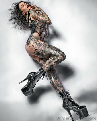 alt-babe Nude Leaks Photo 28