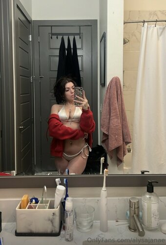 alysajanaeee Nude Leaks Photo 1