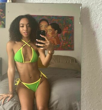 alysontsang / plantbasedpussey Nude Leaks Photo 10