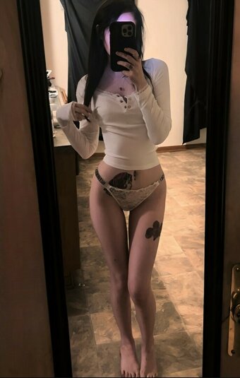 Alyssakellner / wutamievendoinghere69 Nude Leaks OnlyFans Photo 2
