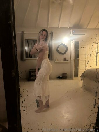 alyxlibbycomedy Nude Leaks Photo 13