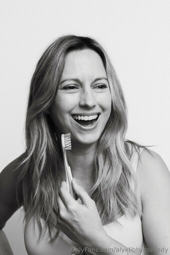 alyxlibbycomedy Nude Leaks Photo 16