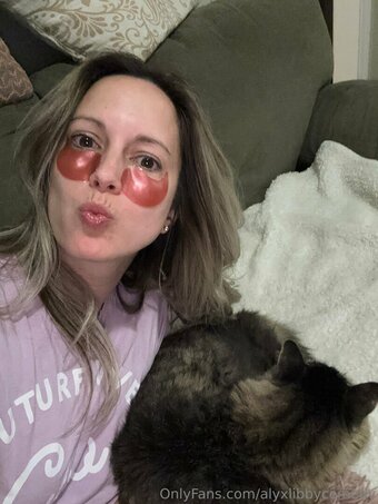 alyxlibbycomedy Nude Leaks Photo 17