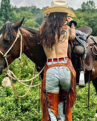 Andreaming / Andrea Hurd - cowgirl / theandreahurd Nude Leaks OnlyFans Photo 9