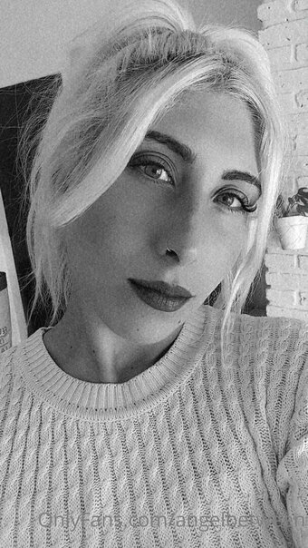 angelbetween Nude Leaks Photo 1