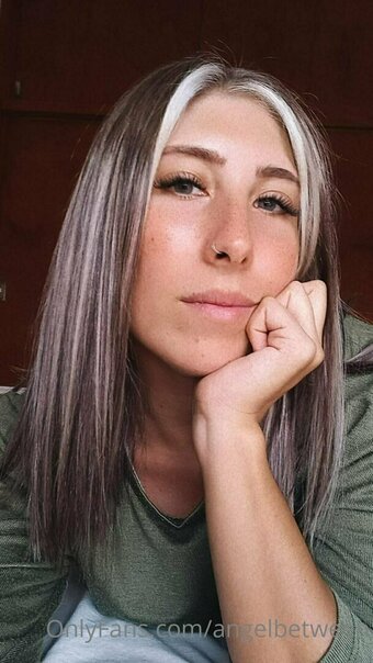 angelbetween Nude Leaks Photo 2