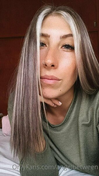 angelbetween Nude Leaks Photo 3