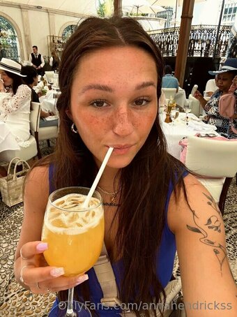 annahendrickss Nude Leaks Photo 27