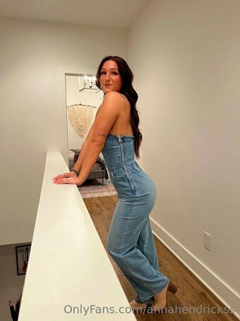 annahendrickss Nude Leaks Photo 28
