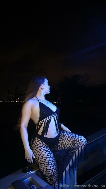 anthxnellaa Nude Leaks Photo 10