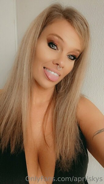 aprilskys Nude Leaks Photo 10