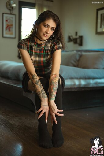 Arrow Nude Leaks Photo 13