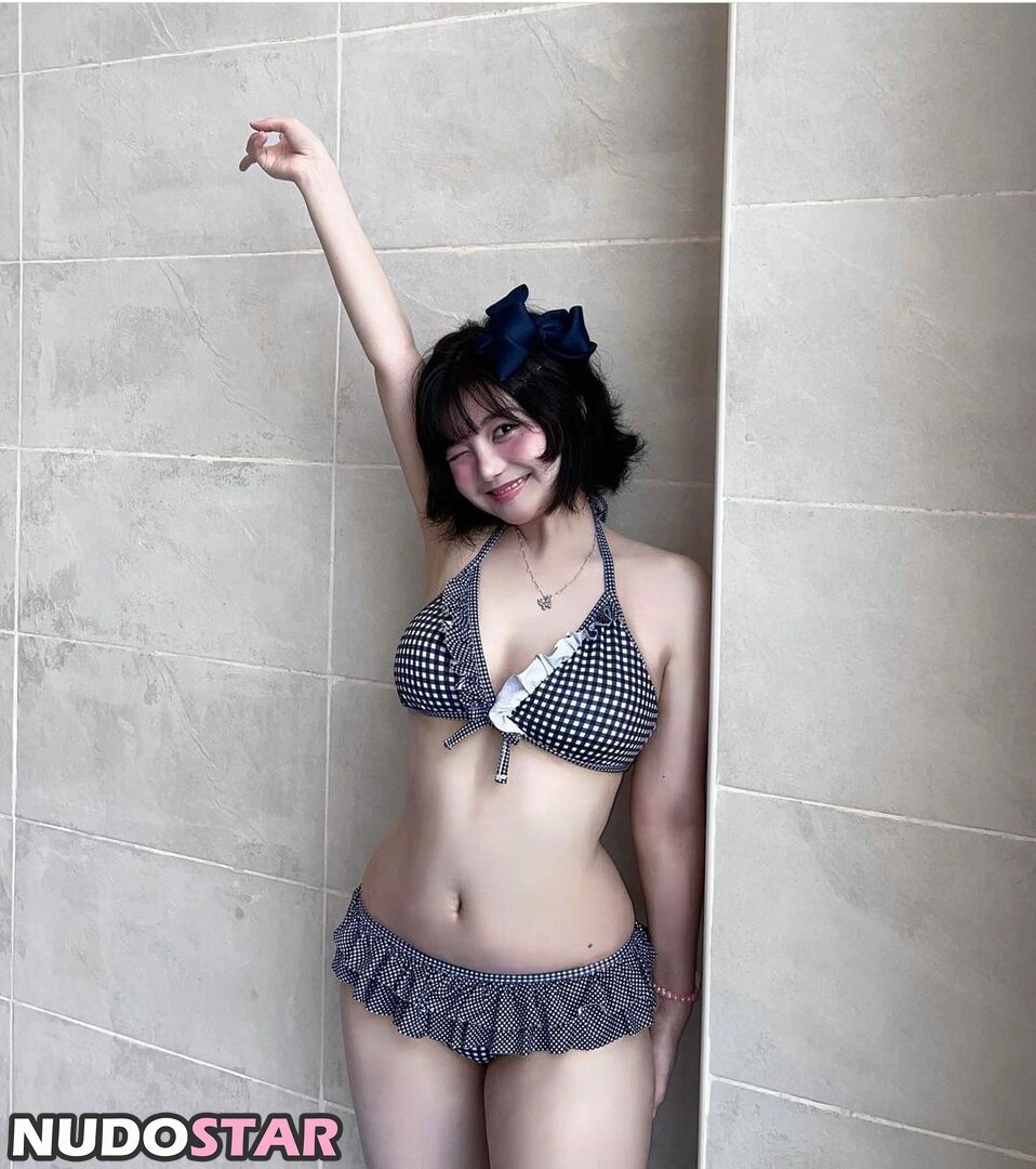 Arusama  essenceofara  x_arumi_x  xarumiix Nude Leaks OnlyFans Photo 13  - NudoStar