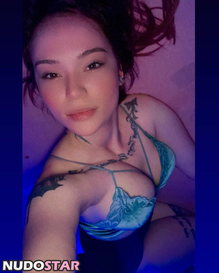 Arzu Yılmaz revealing