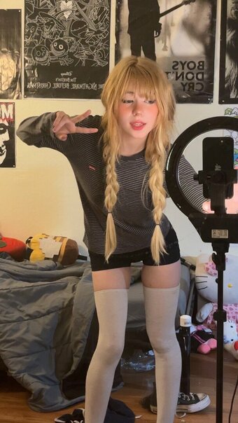 ashisbees / Iamb33s Nude Leaks Photo 8