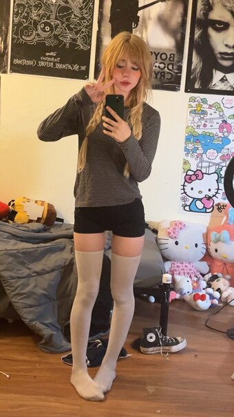 ashisbees / Iamb33s Nude Leaks Photo 9