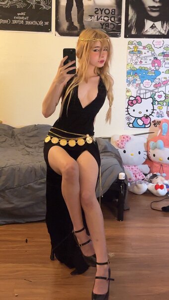 ashisbees / Iamb33s Nude Leaks Photo 11