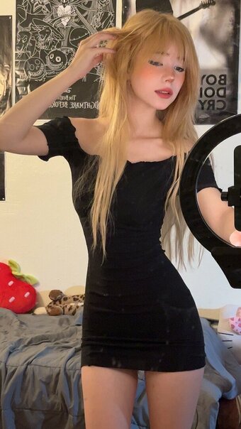 ashisbees / Iamb33s Nude Leaks Photo 22