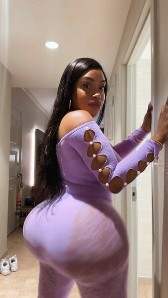 Ashley Bea / ashleybeathick / ashleyxxxthick Nude Leaks OnlyFans Photo 1