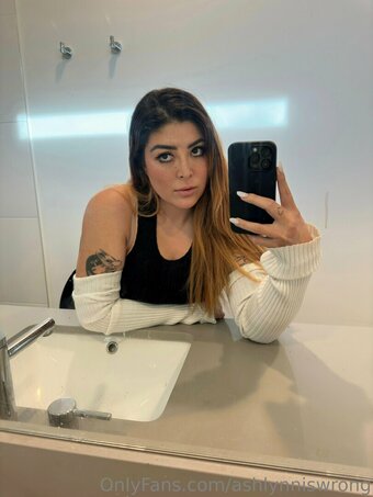 ashlynniswrong Nude Leaks Photo 1