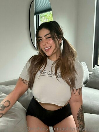 ashlynniswrong Nude Leaks Photo 3