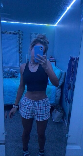ashlynsmith / Ashlyn Smith / ashlyn._.smith Nude Leaks OnlyFans Photo 4