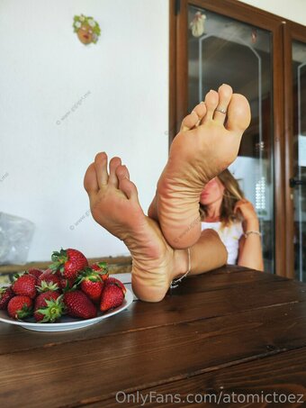 atomictoez Nude Leaks Photo 3