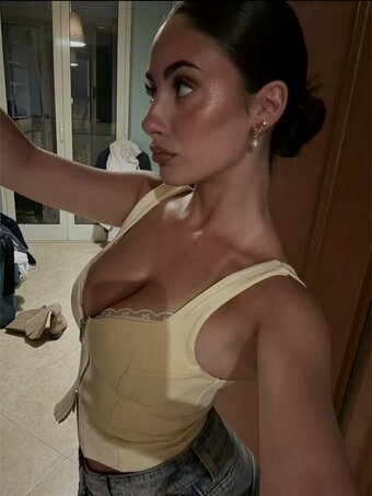 auri_urso Nude Leaks Photo 10