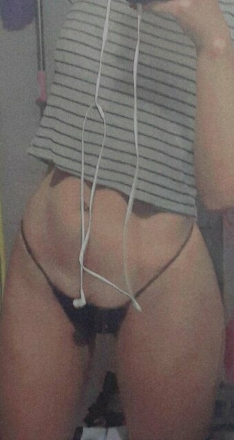 av1per / Japinha gostosa / afilhadocao / Íris Becker Nude Leaks Photo 10