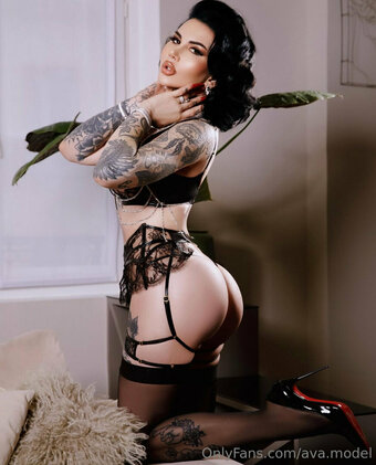 ava.model Nude Leaks Photo 12