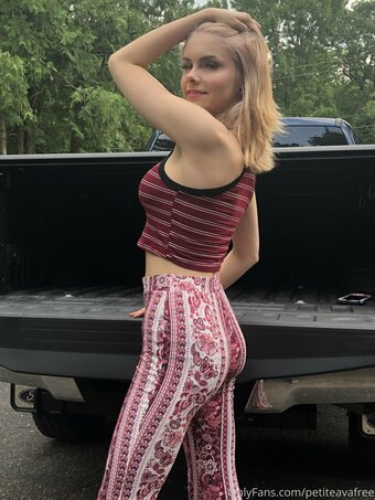 avanpcfree Nude Leaks Photo 9