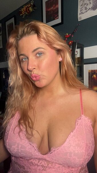 AverageAllison / https: Nude Leaks Photo 1