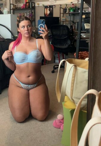 AverageAllison / https: Nude Leaks Photo 2