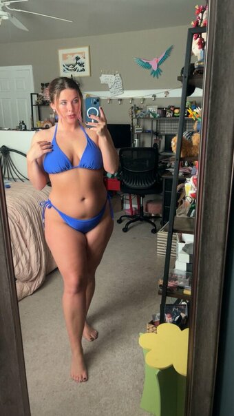 AverageAllison / https: Nude Leaks Photo 8