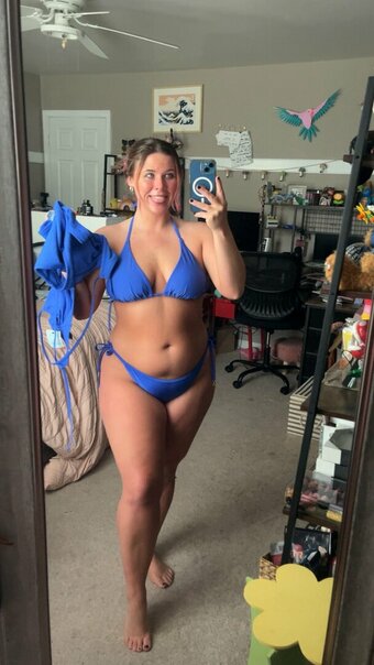 AverageAllison / https: Nude Leaks Photo 9