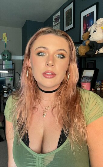 AverageAllison / https: Nude Leaks Photo 19