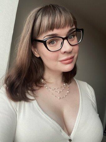 Avery Edison Nude Leaks Photo 7