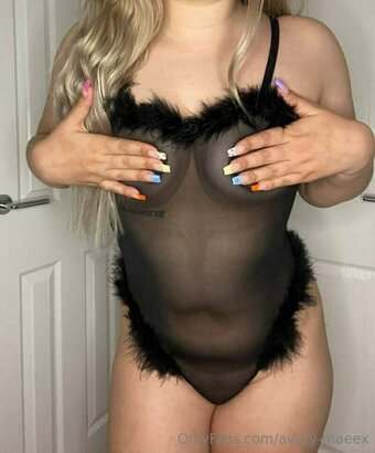 avery-maeex Nude Leaks Photo 5