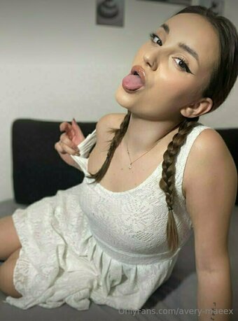 avery-maeex Nude Leaks Photo 28