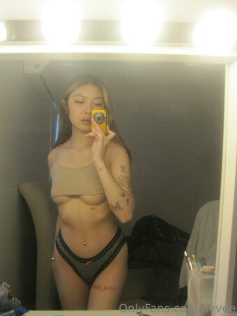 avvee Nude Leaks Photo 18
