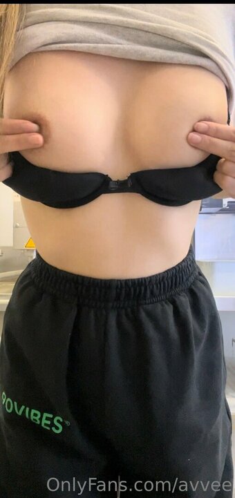 avvee Nude Leaks Photo 19