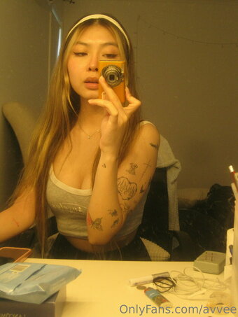 avvee Nude Leaks Photo 21