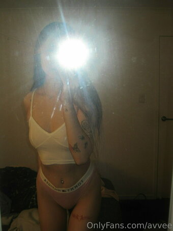 avvee Nude Leaks Photo 22