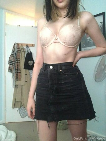 axaebe / spacejamminn Nude Leaks Photo 1