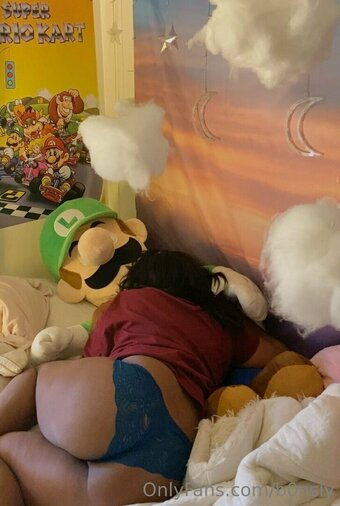 b0nsly Nude Leaks Photo 11